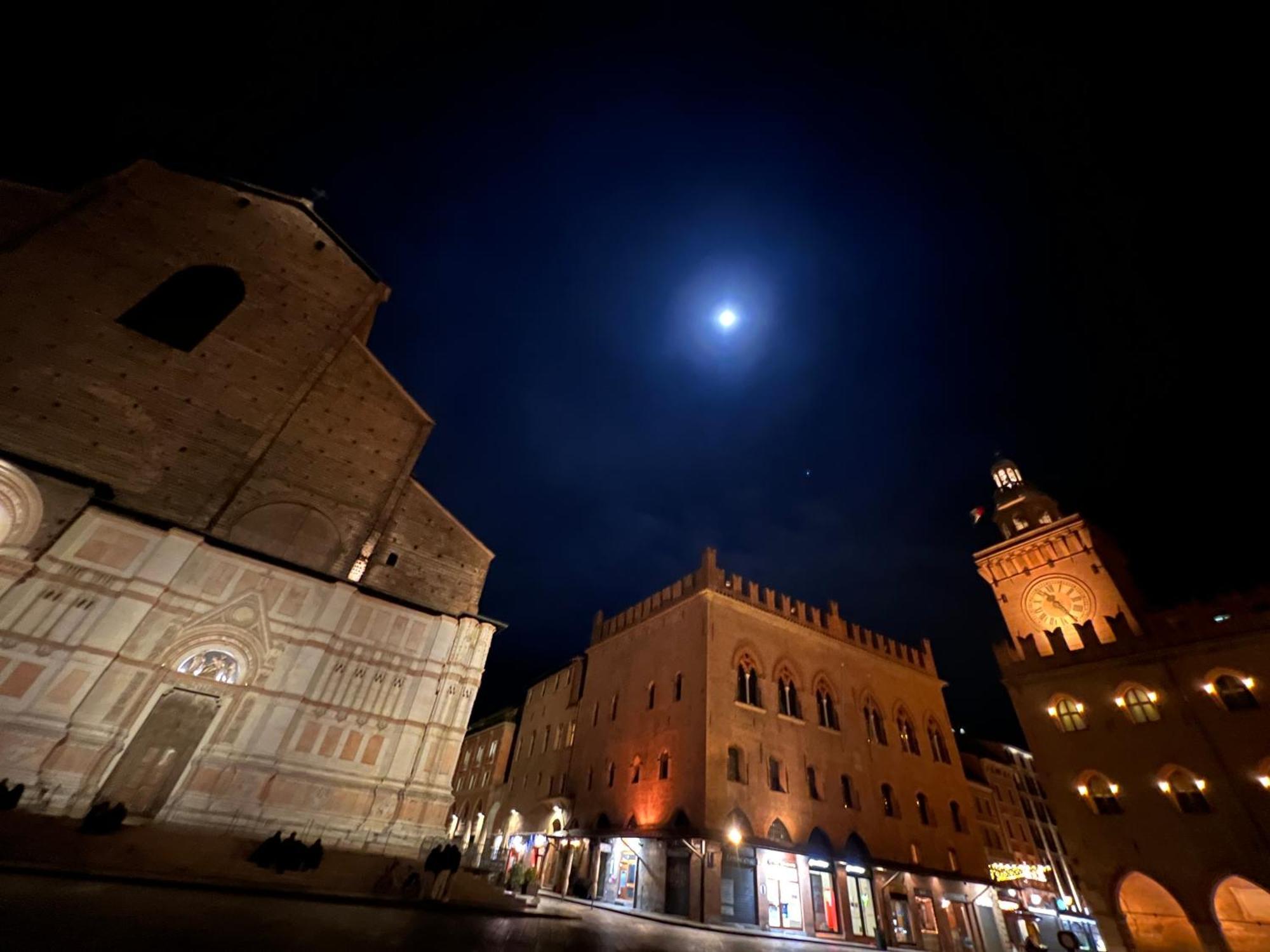 House Of Chariot - In The Heart Of Bologna Apartment Exterior photo
